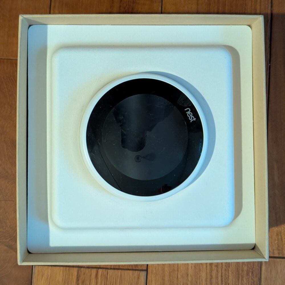 EUC Google Nest Learning Smart Thermostat with WiFi Compatibility/white 3rd Gen - Picture 2 of 4
